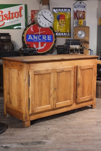 meuble de metiers ancienne  Maie en noyer massif 19iemes siecle